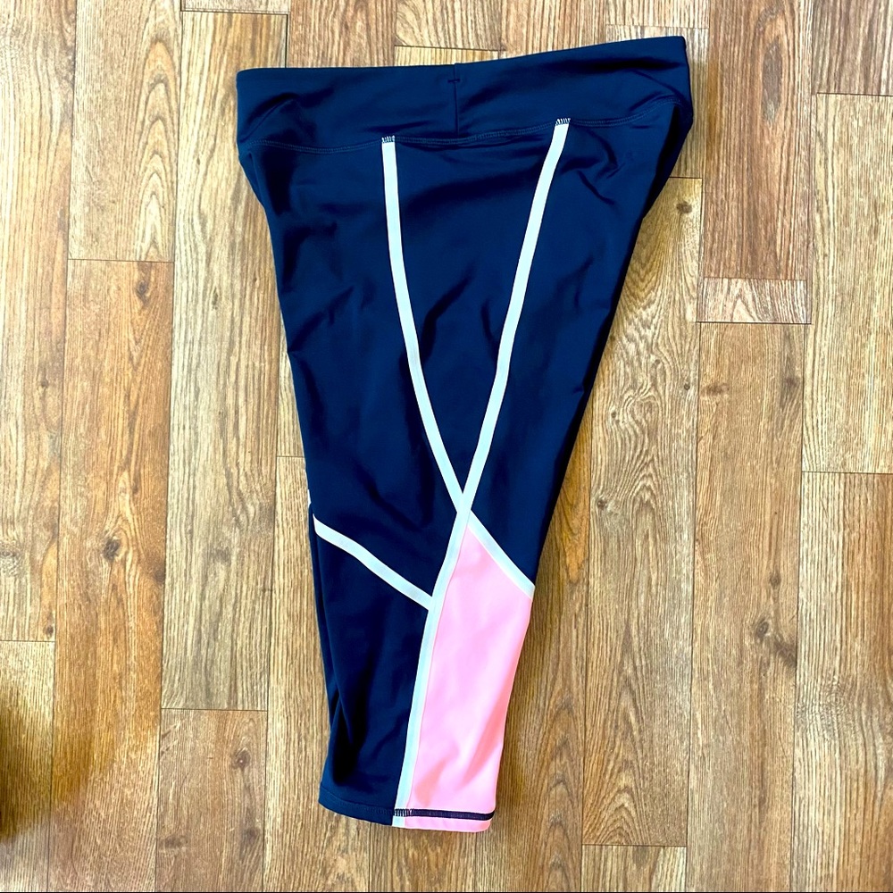 3/$12 ✅ H&M Activewear Workout Capris Blue/Pink size Medium